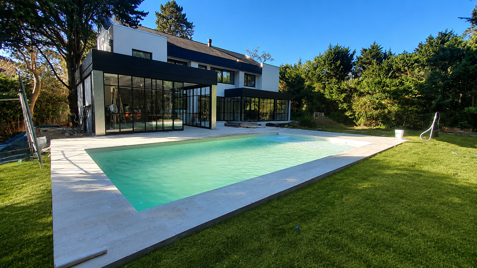 Piscina contemporánea en Aquavation, City Bell