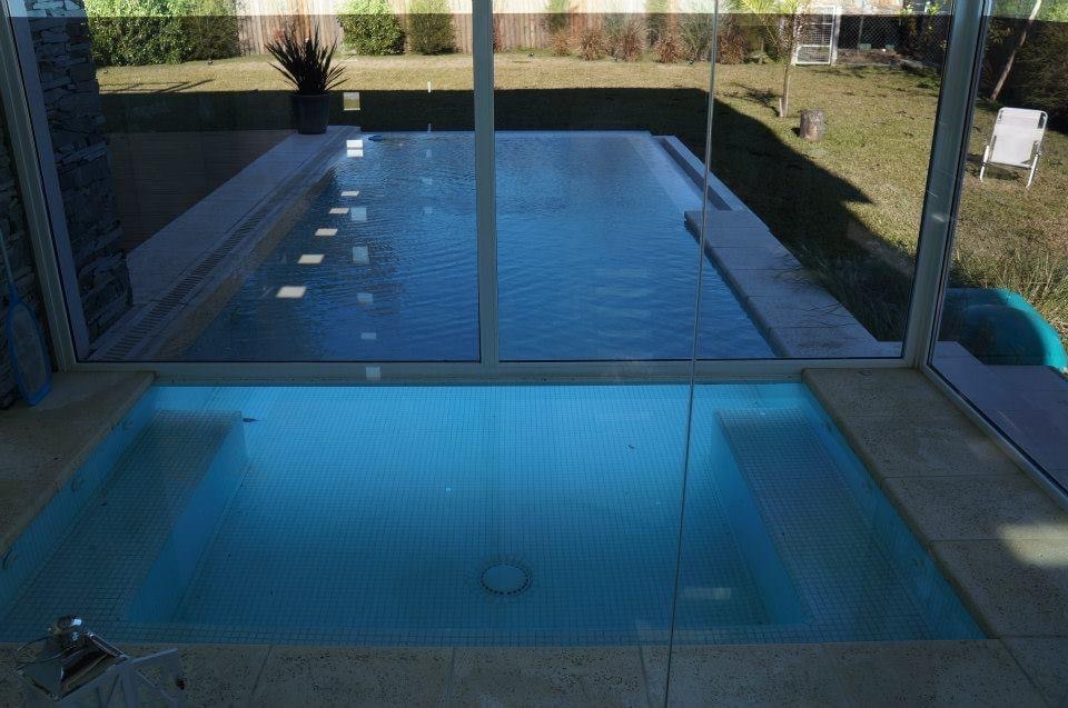 Piscina in-out con jacuzzi climatizado y cerramiento vidriado, Fincas de Iraola 1, Hudson